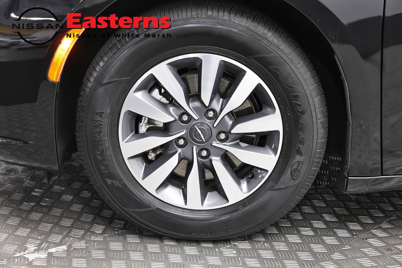 Used 2023 Chrysler Pacifica Touring-L FWD image 33