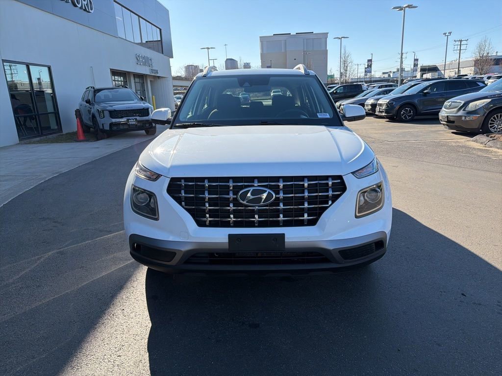 Used 2020 Hyundai Venue SEL image 3