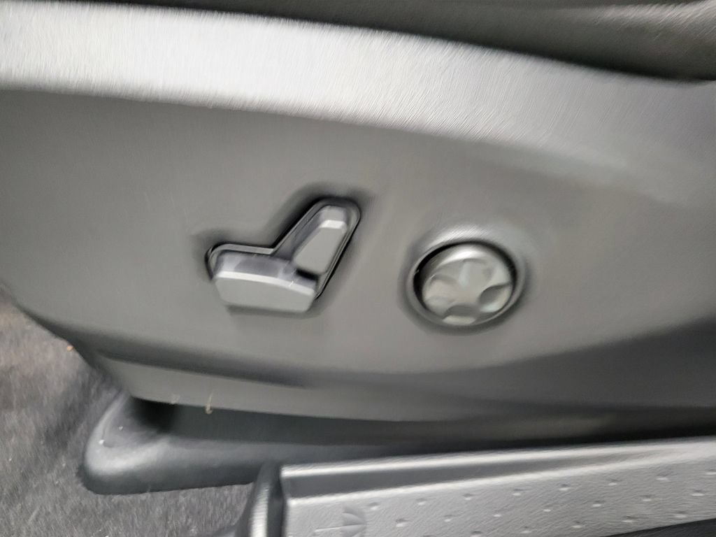 New 2027 Chrysler Pacifica Select AWD/4WD image 20
