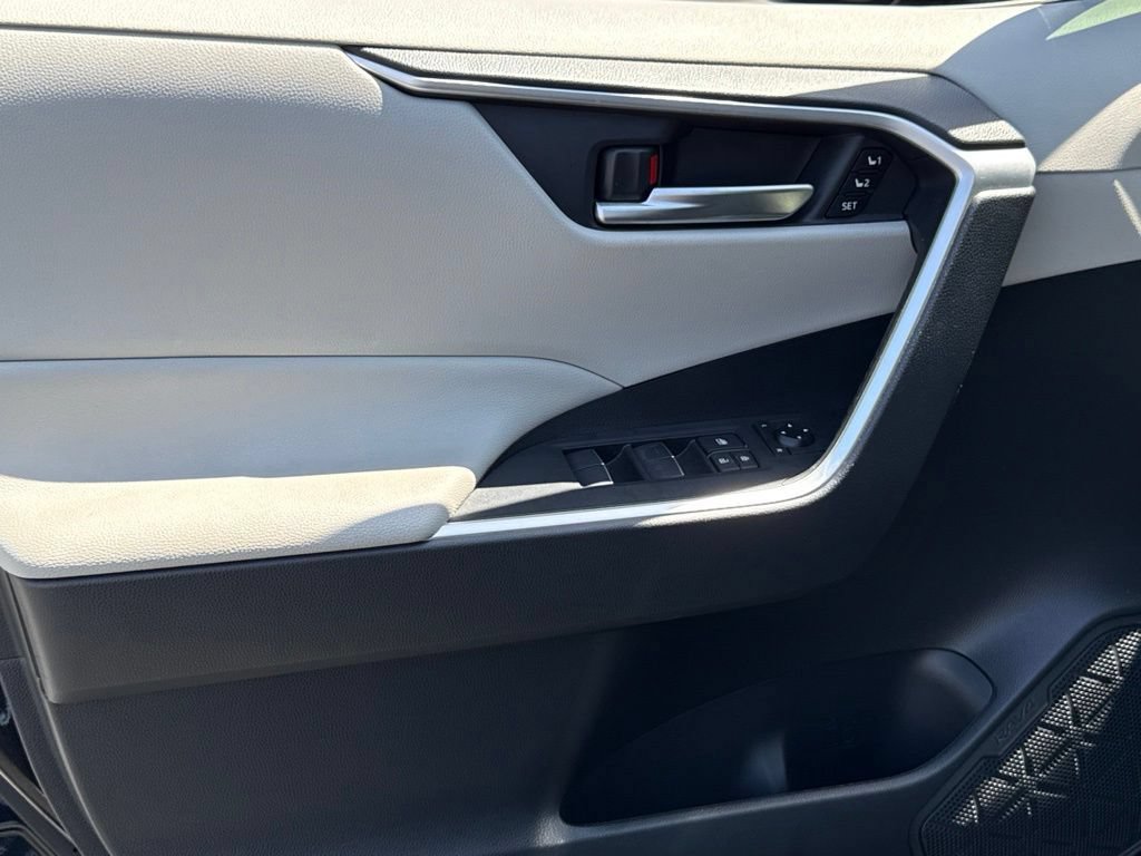 Certified 2020 Toyota RAV4 XLE Premium AWD/4WD image 18