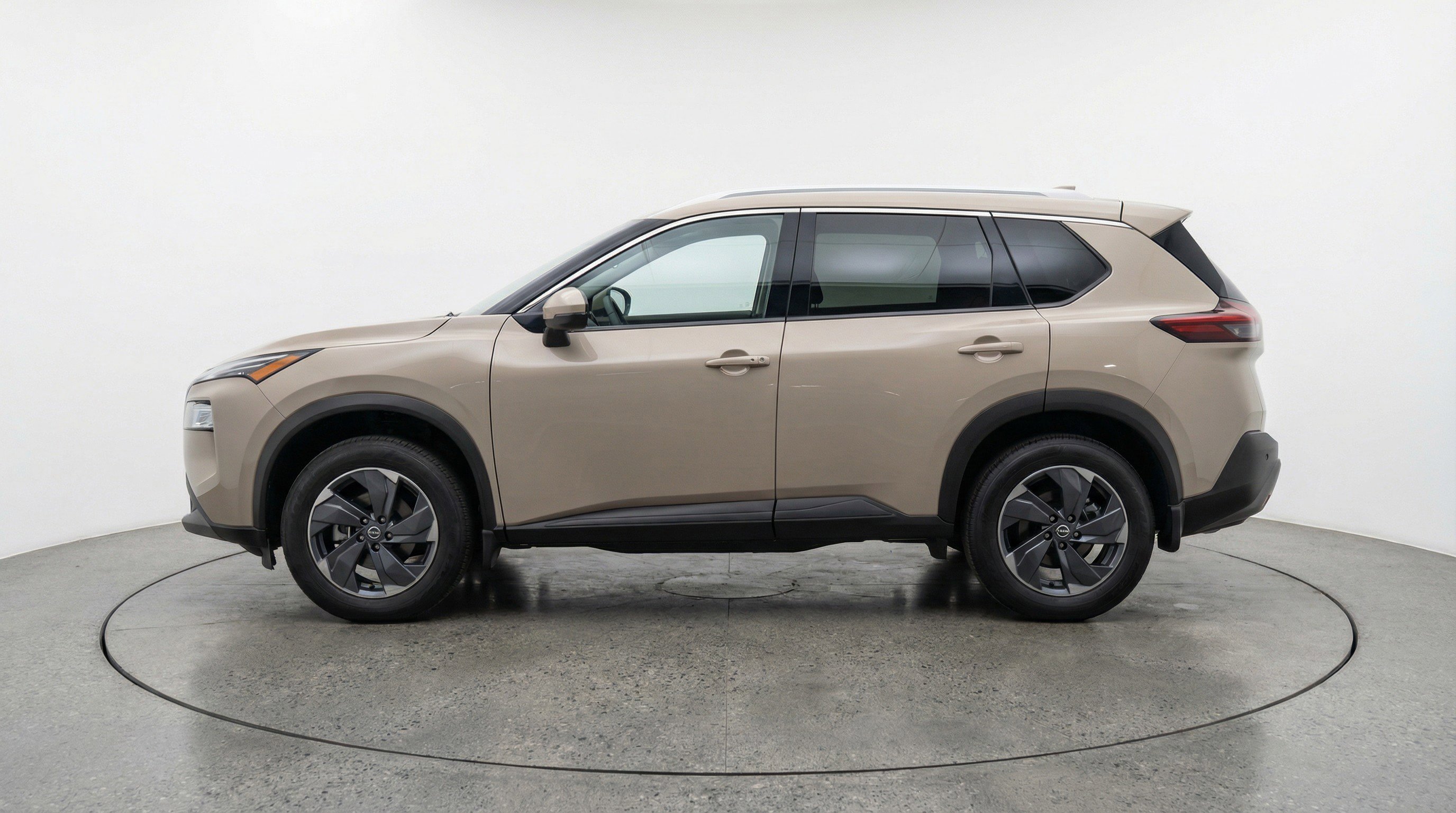 Used 2025 Nissan Rogue SV image 5