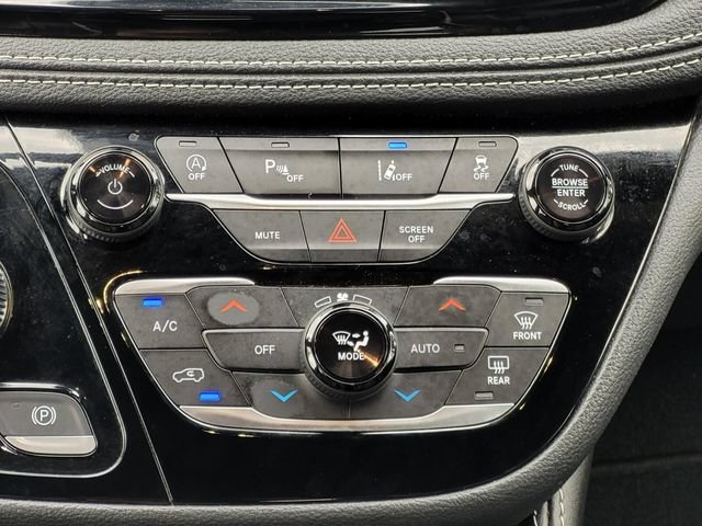 Used 2025 Chrysler Pacifica Limited FWD image 33