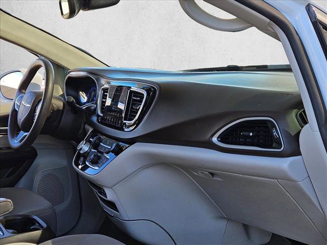 Used 2019 Chrysler Pacifica Touring Plus w/ Tire & Wheel Group image 25