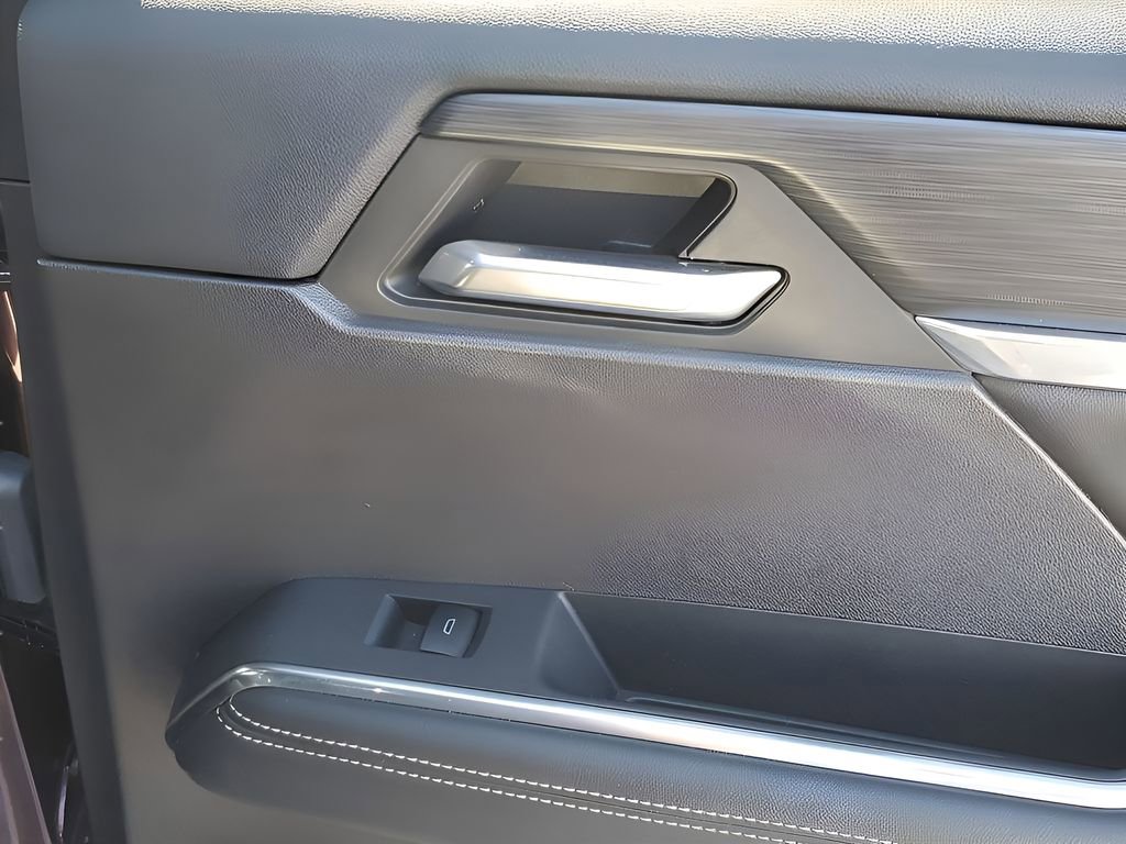 Used 2025 GMC Acadia Elevation image 48