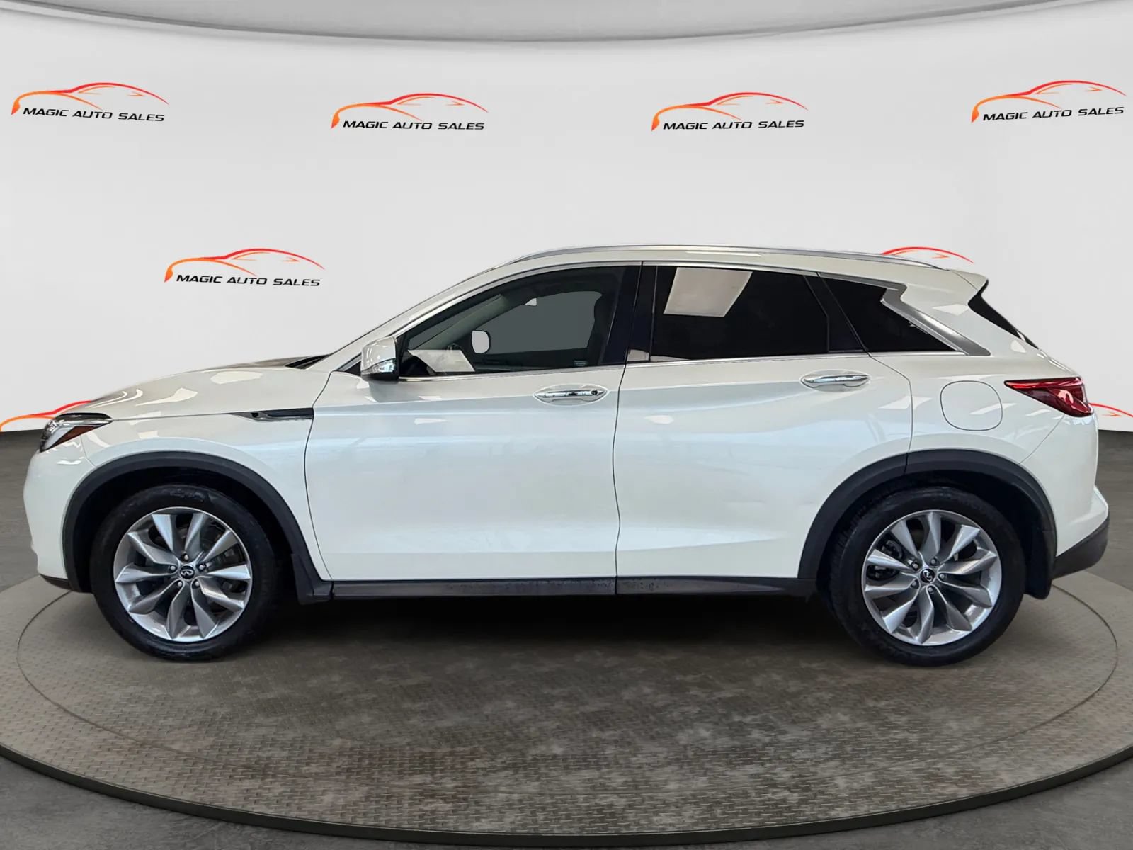 Used 2019 INFINITI QX50 Luxe w/ Navigation Package AWD/4WD image 7
