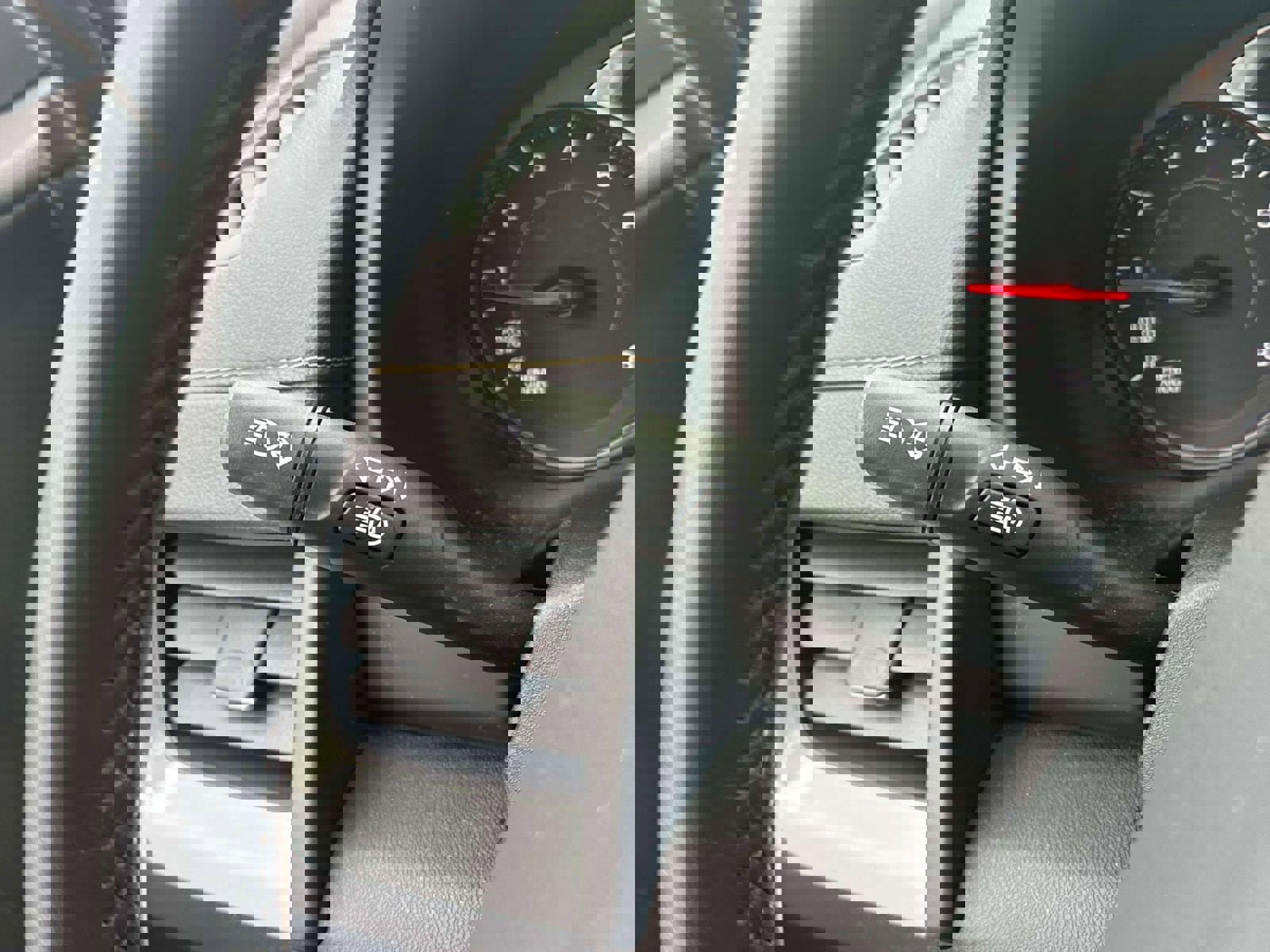 Used 2020 GMC Terrain SLT w/ Elevation Edition image 24