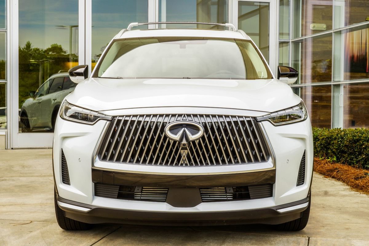 Certified 2026 INFINITI QX60 Luxe w/ Cargo Package FWD image 7