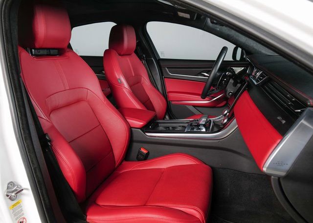 Used 2024 Jaguar XF R-Dynamic SE image 3