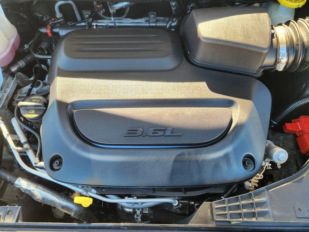 Used 2024 Chrysler Pacifica Limited image 32