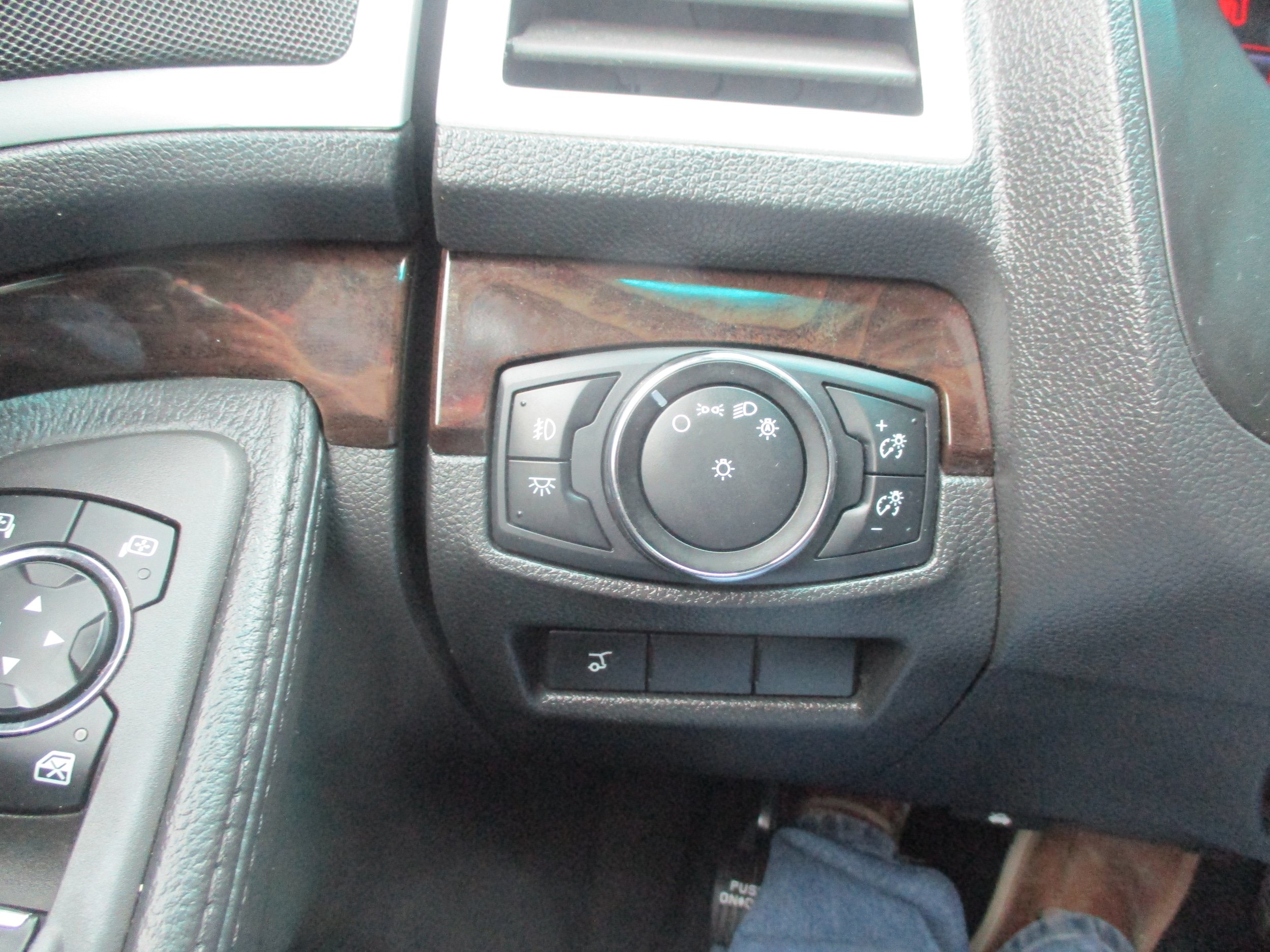 Used 2014 Ford Explorer Limited w/ Equipment Group 301A FWD image 18