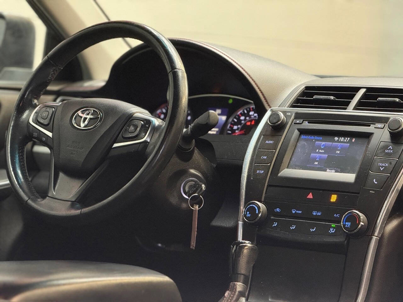 Used 2017 Toyota Camry SE FWD image 4