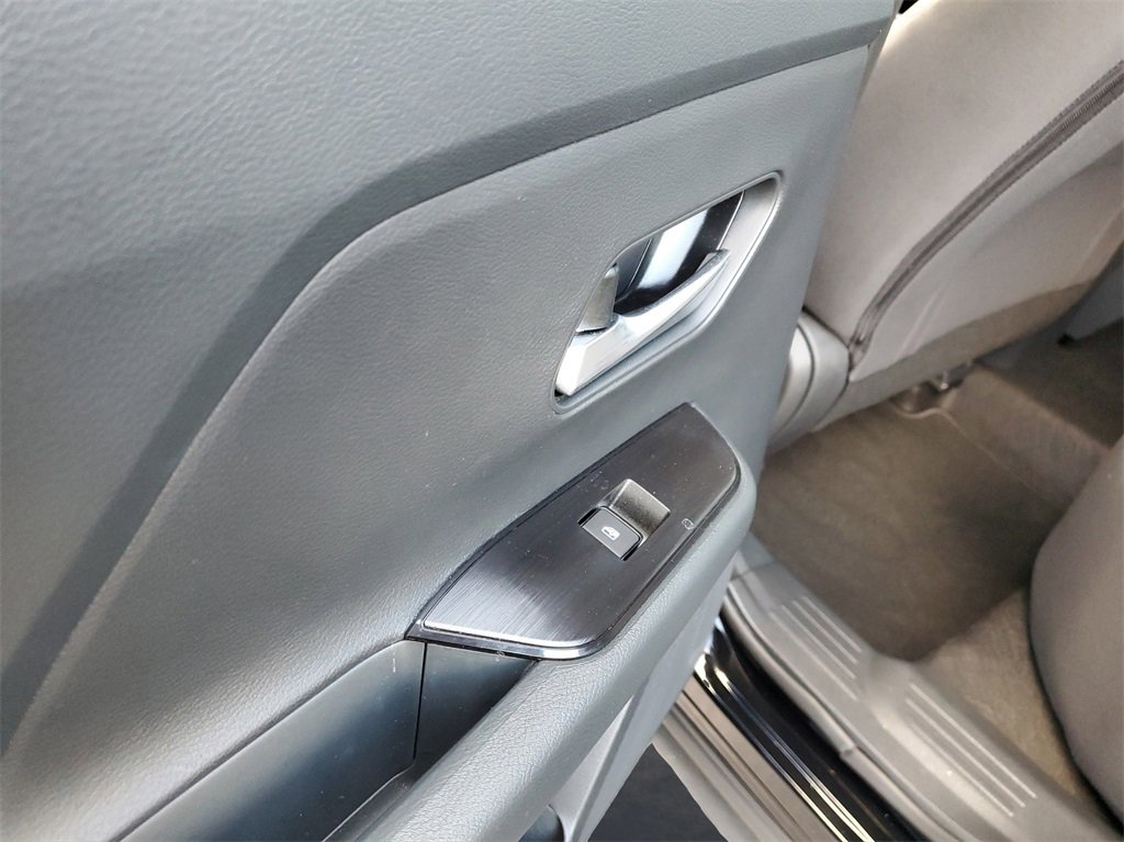 Used 2025 Nissan Kicks SV image 9