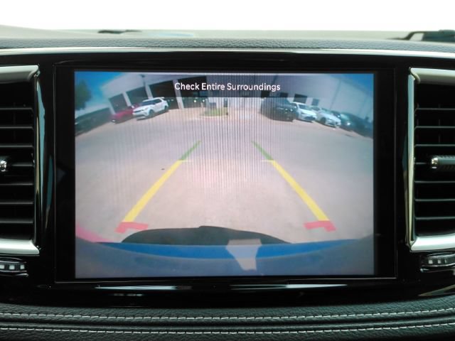 Used 2024 Chrysler Pacifica Limited FWD image 8