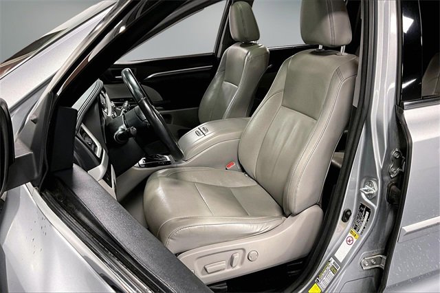 Used 2017 Toyota Highlander Limited w/ Protection Package #3 image 22