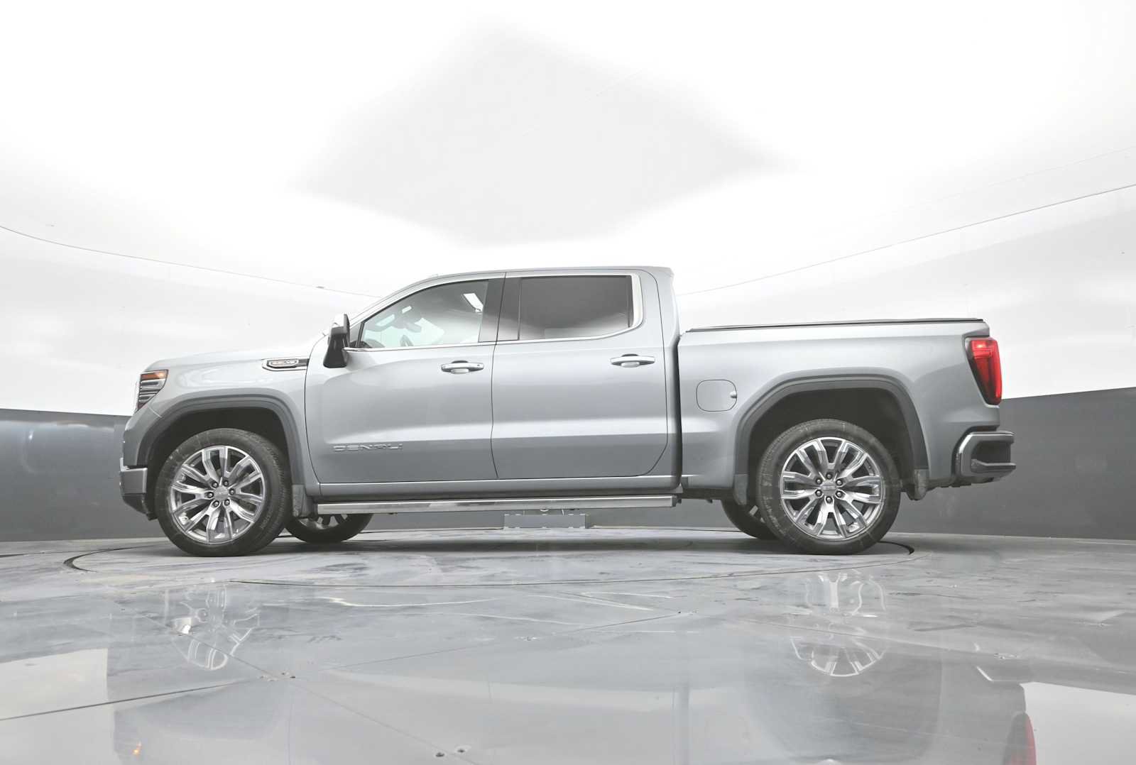 Used 2024 GMC Sierra 1500 Denali w/ Denali Reserve Package AWD/4WD image 39