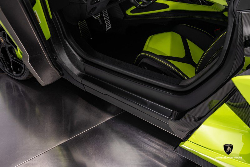 Used 2024 Lamborghini Revuelto image 40