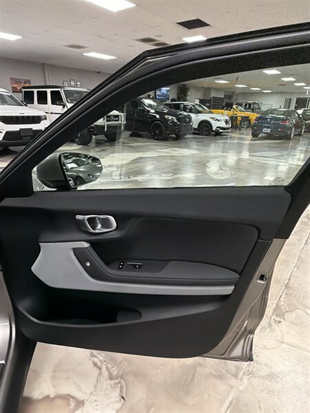 Used 2022 Polestar Polestar 2 w/ Plus Package AWD/4WD image 33