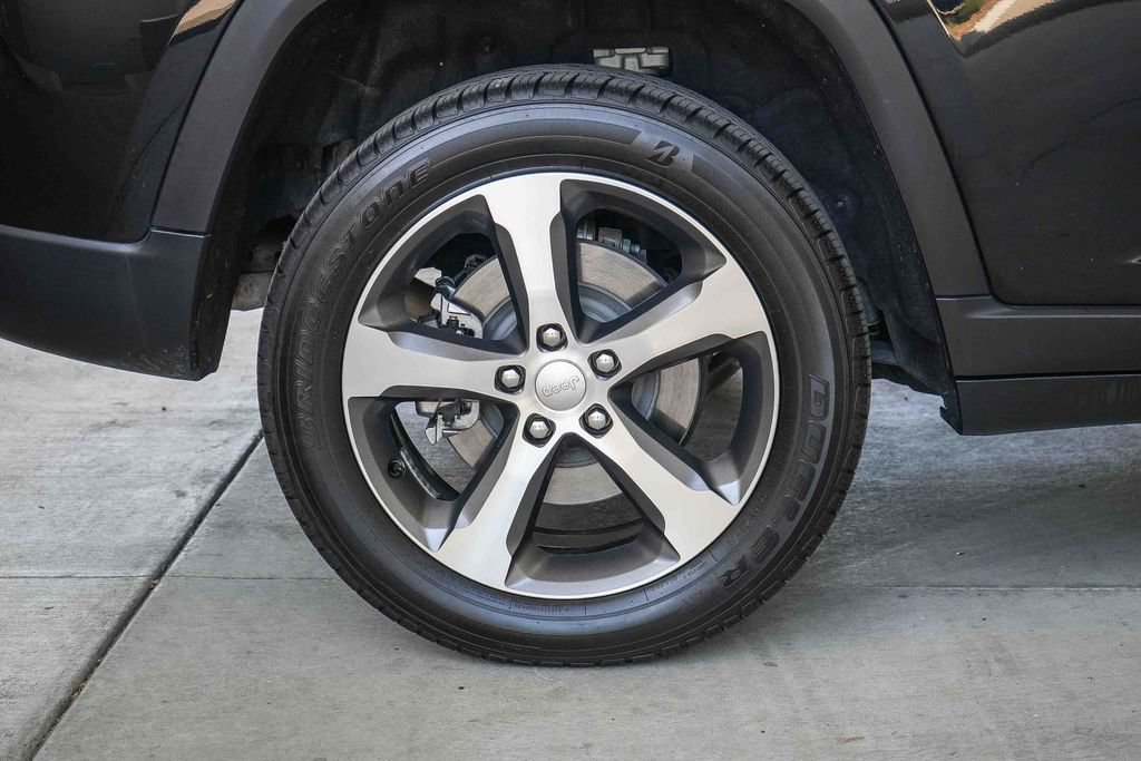 Used 2023 Jeep Grand Cherokee 4WD 4xe w/ Luxury Tech Group II image 11