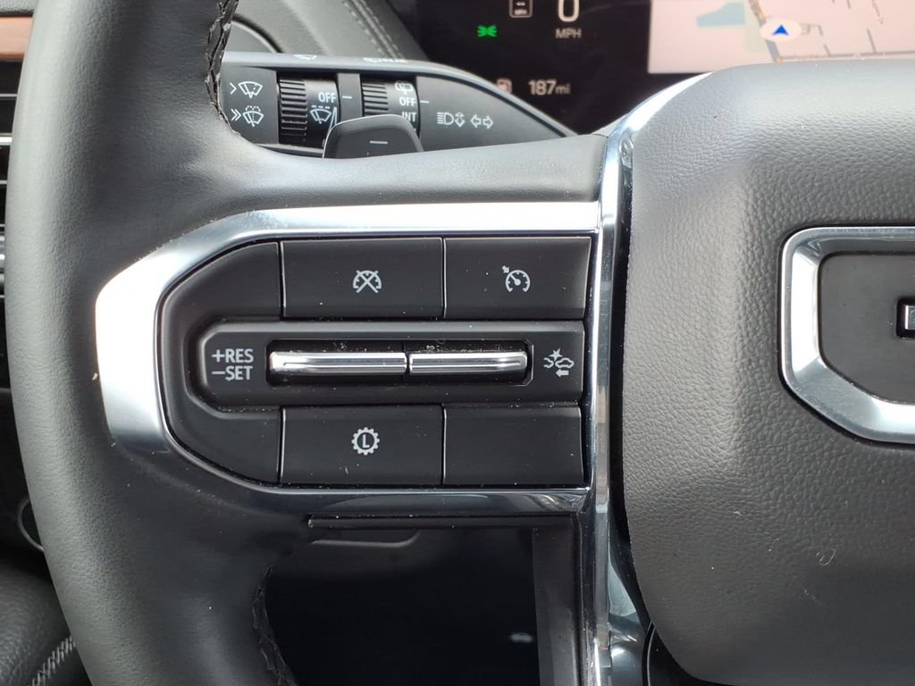 Used 2025 GMC Yukon Denali RWD image 36
