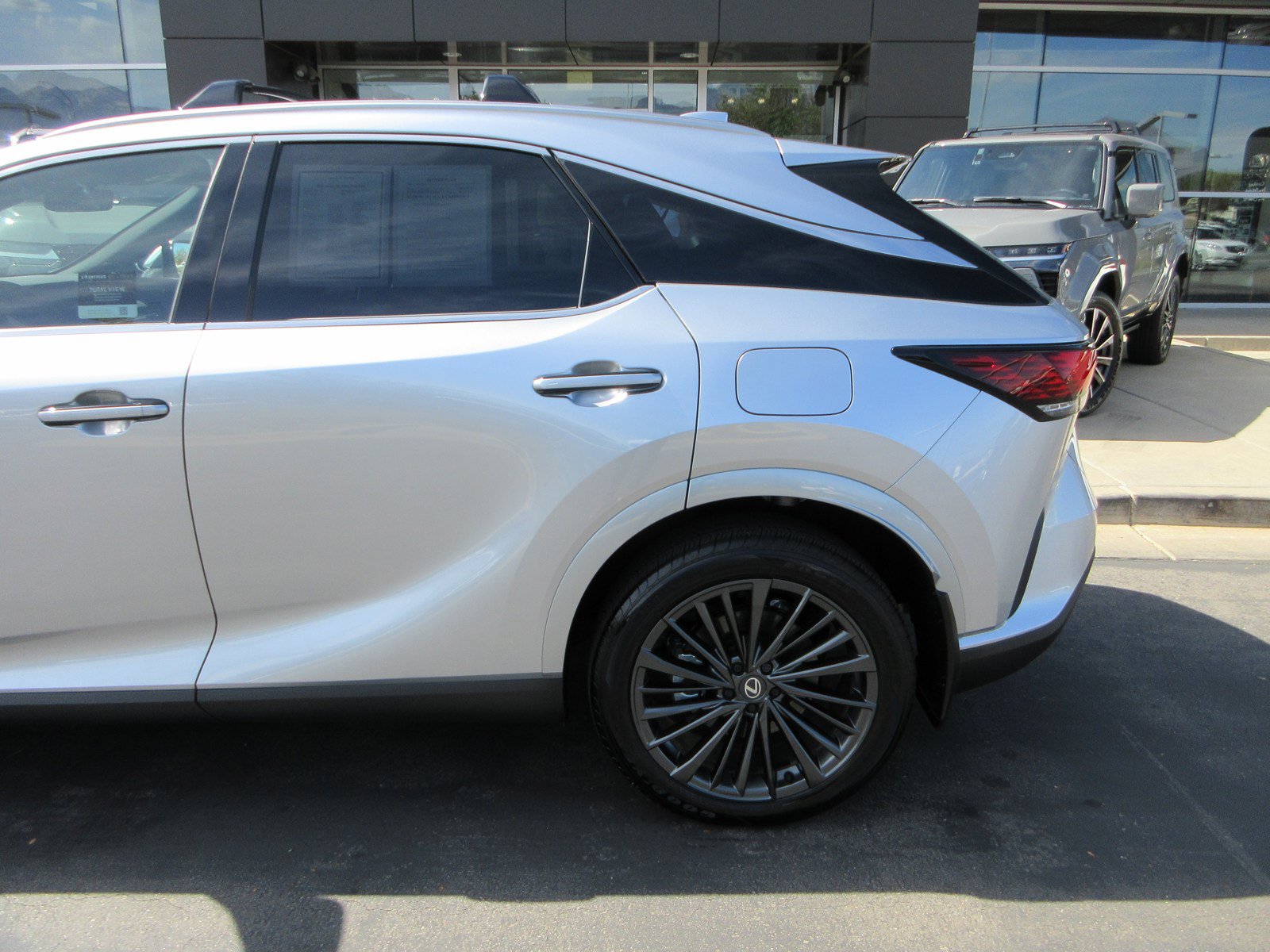 Used 2026 Lexus RX 350h w/ Convenience Package AWD/4WD image 4