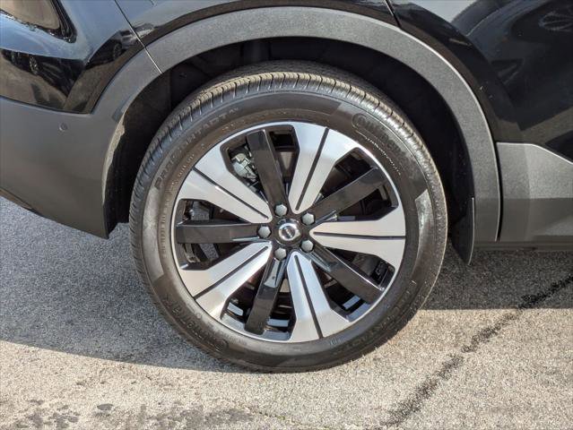 Used 2023 Volvo XC40 Recharge Plus image 9