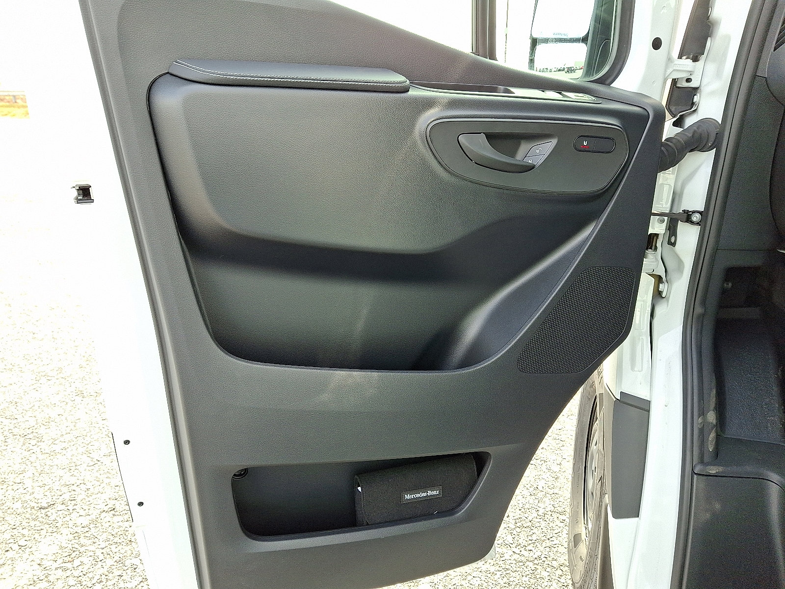 Used 2024 Mercedes-Benz Sprinter 2500 image 14
