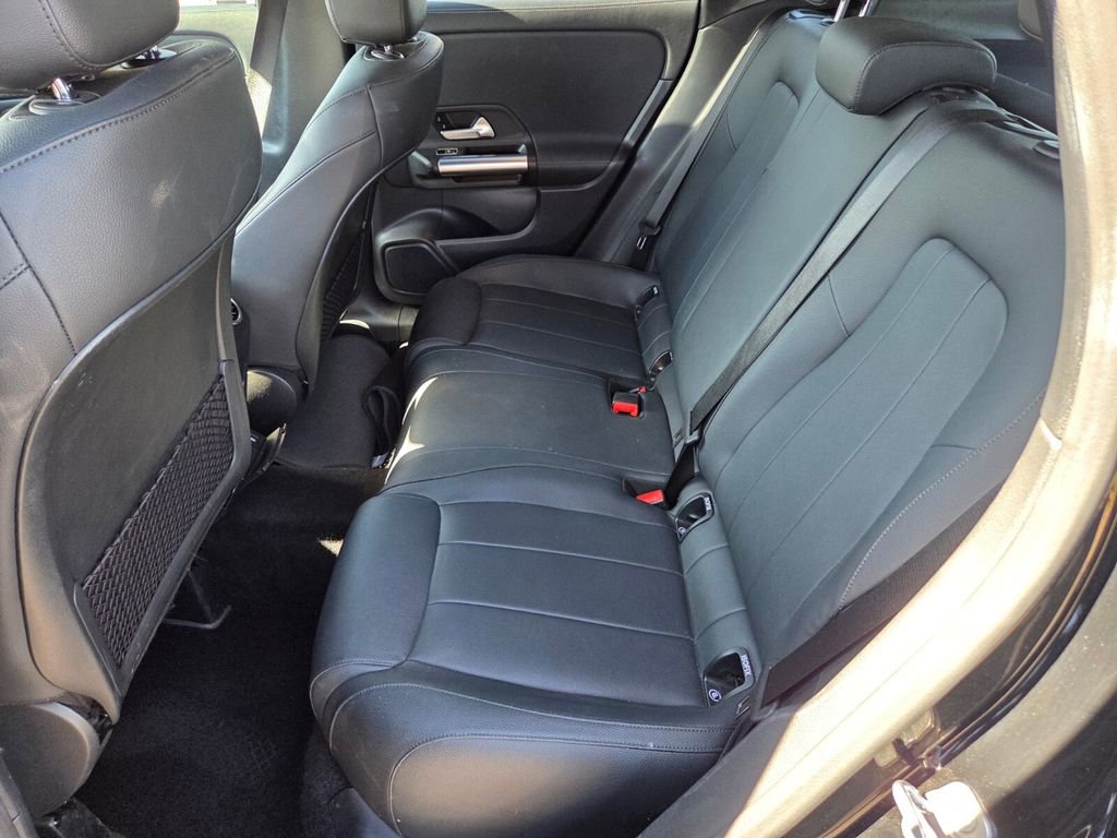 Used 2025 Mercedes-Benz GLA 250 image 11