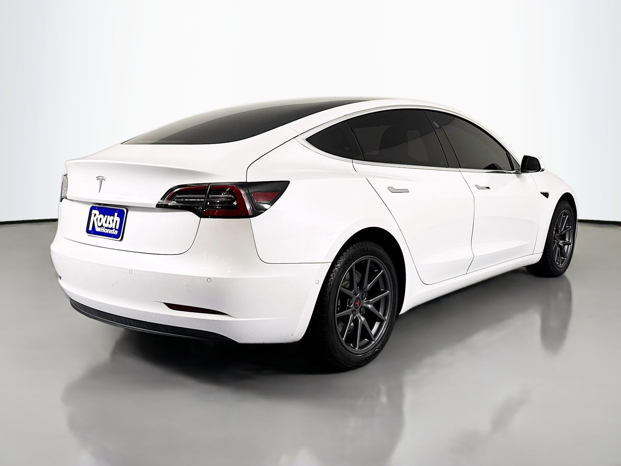 Used 2019 Tesla Model 3 Standard Range image 5