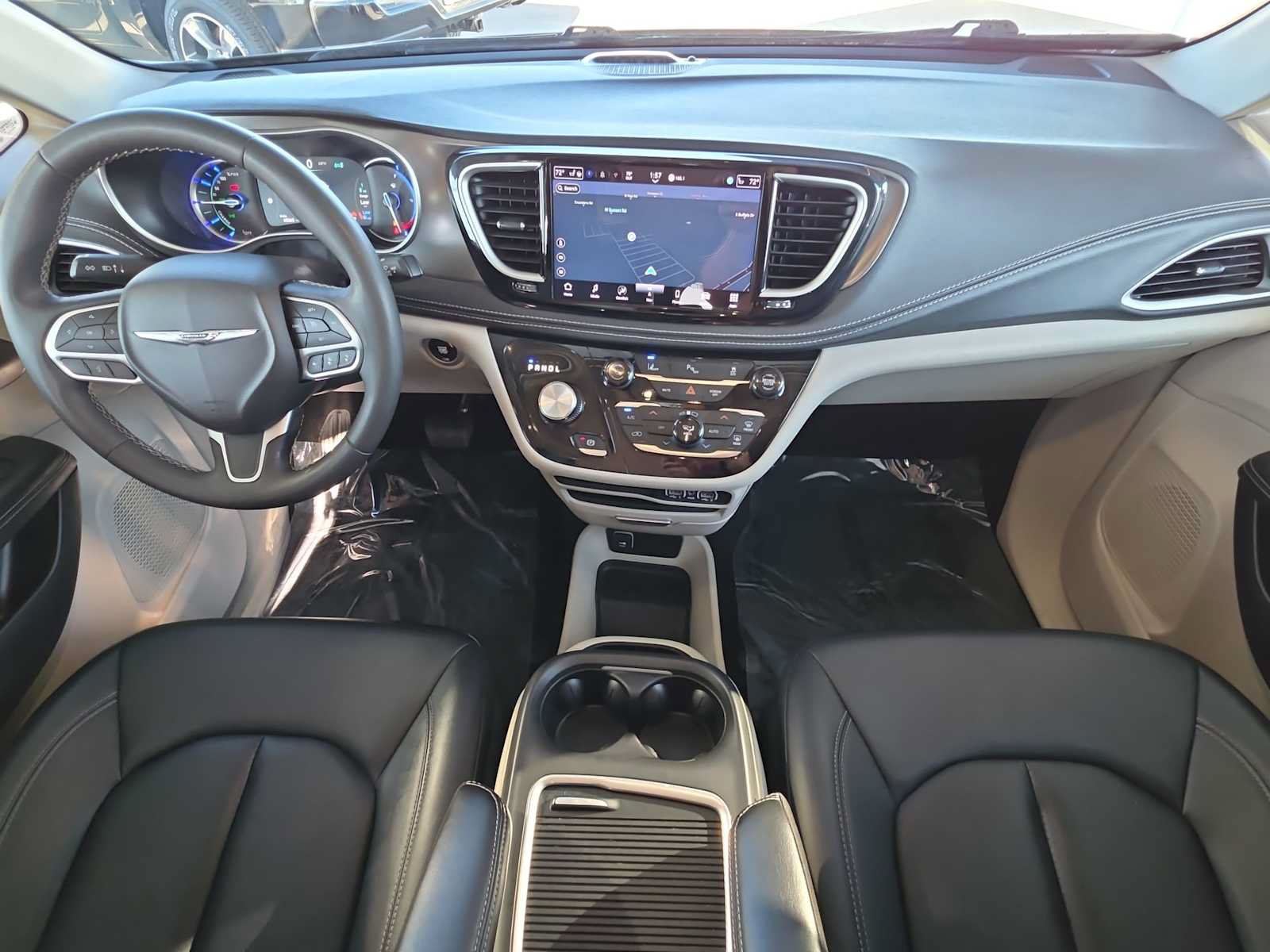 Used 2024 Chrysler Pacifica Limited FWD image 14