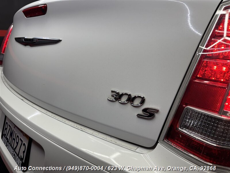 Used 2012 Chrysler 300 S RWD image 27