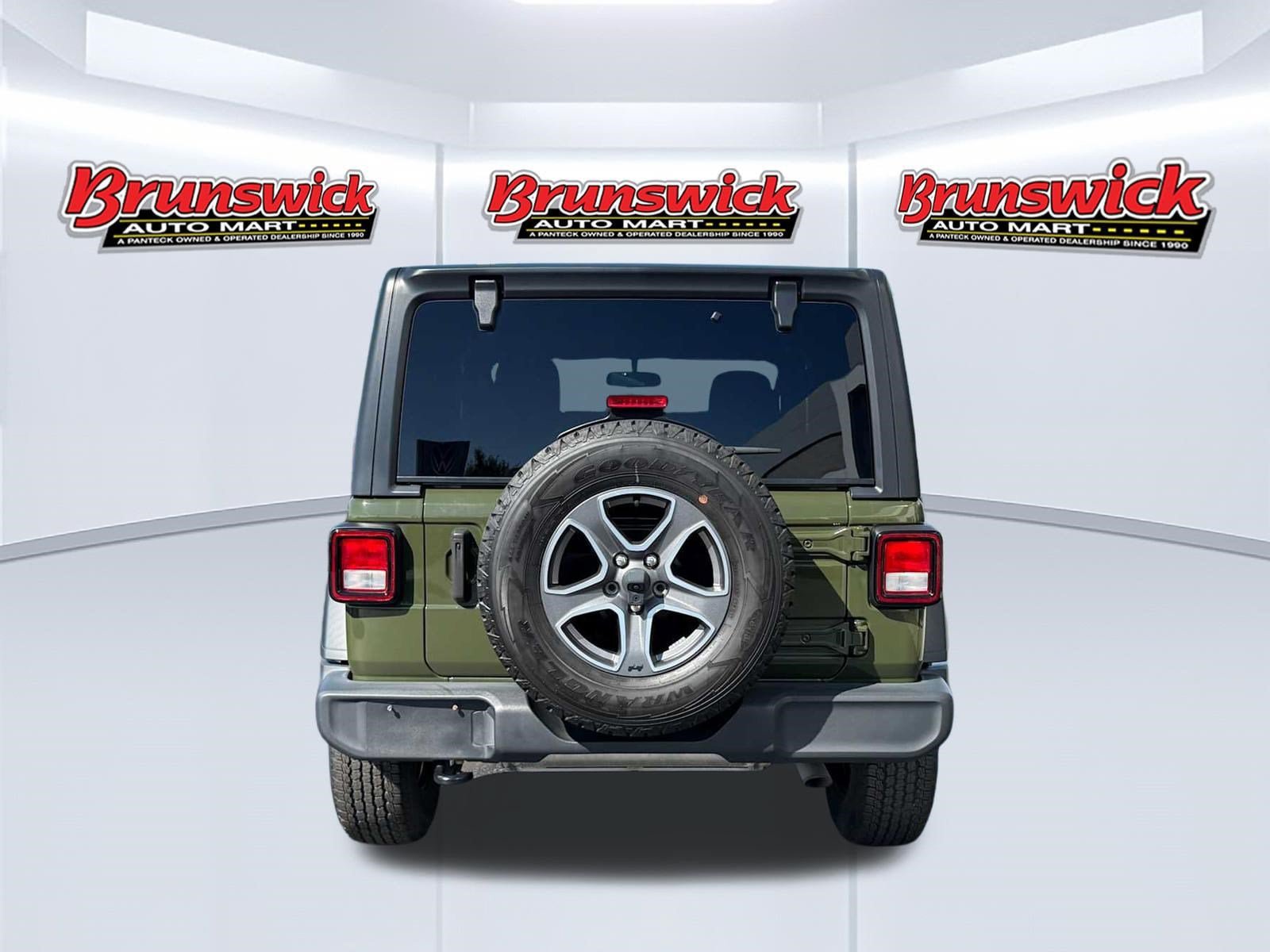 Used 2023 Jeep Wrangler Sport AWD/4WD image 5