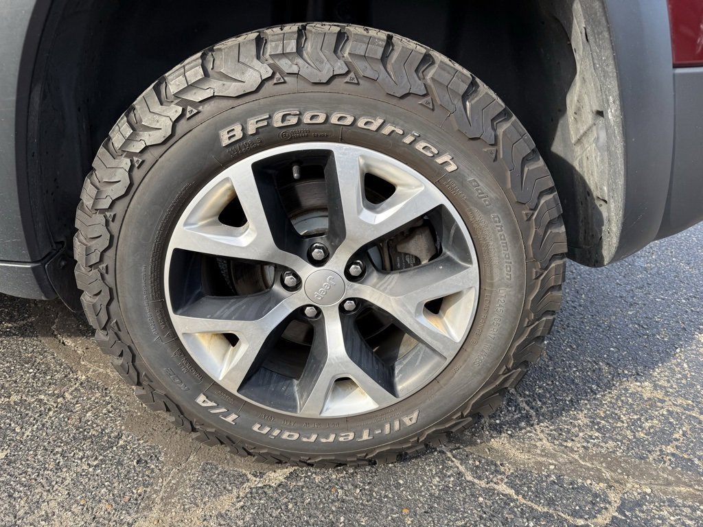 Used 2018 Jeep Cherokee Trailhawk w/ Comfort/Convenience Group image 12