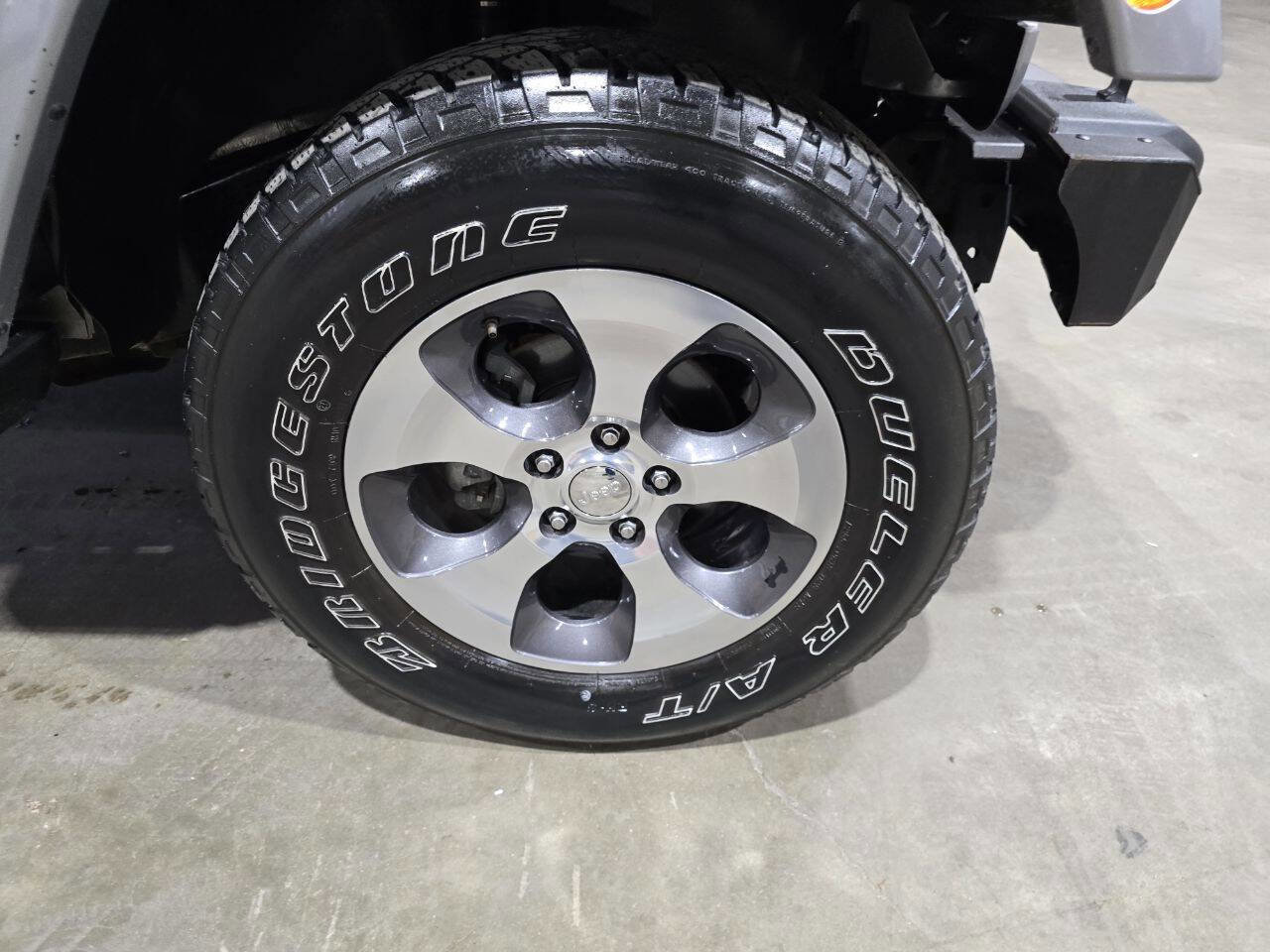 Used 2017 Jeep Wrangler Unlimited Sahara w/ Connectivity Group image 22