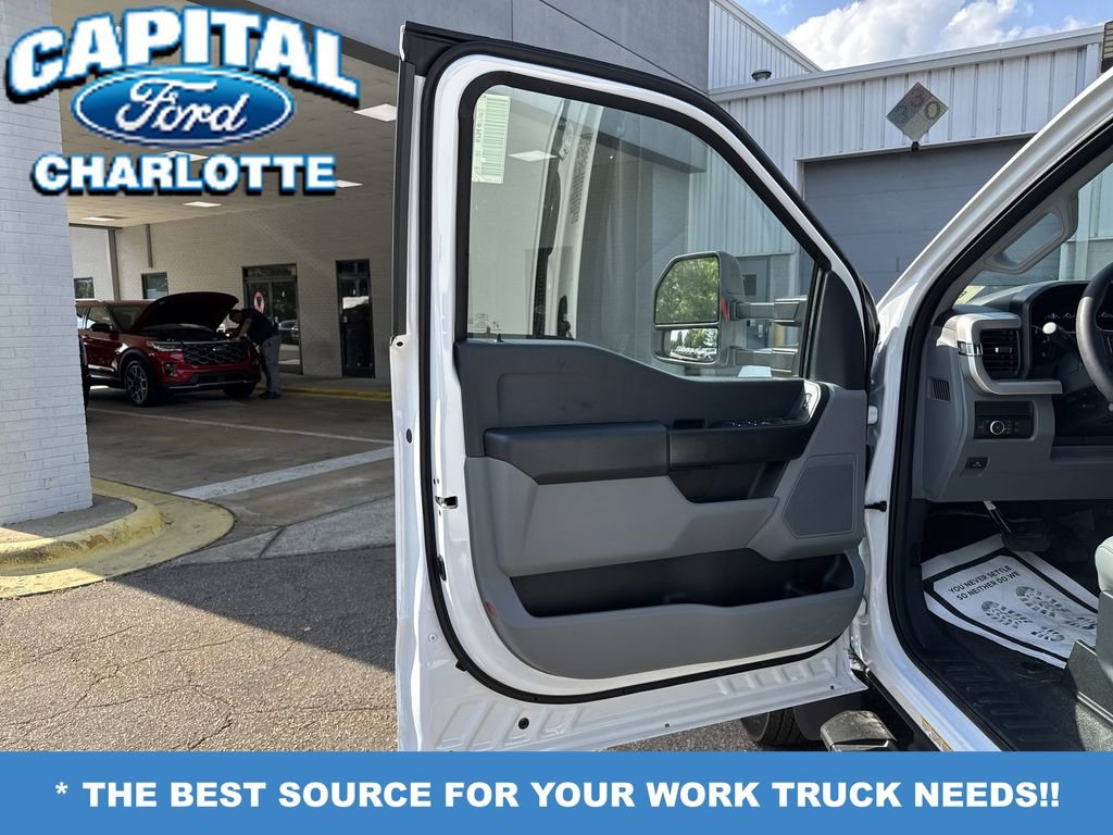 New 2025 Ford F450 XL w/ XL Chrome Package image 21