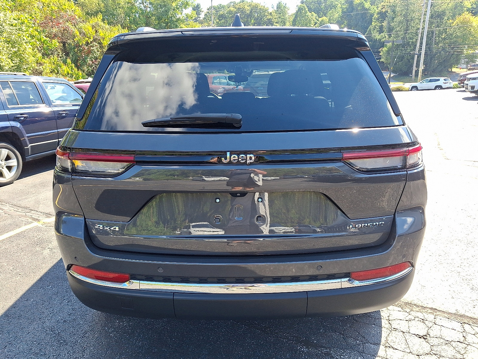 Certified 2022 Jeep Grand Cherokee Laredo w/ Luxury Tech Group I image 6