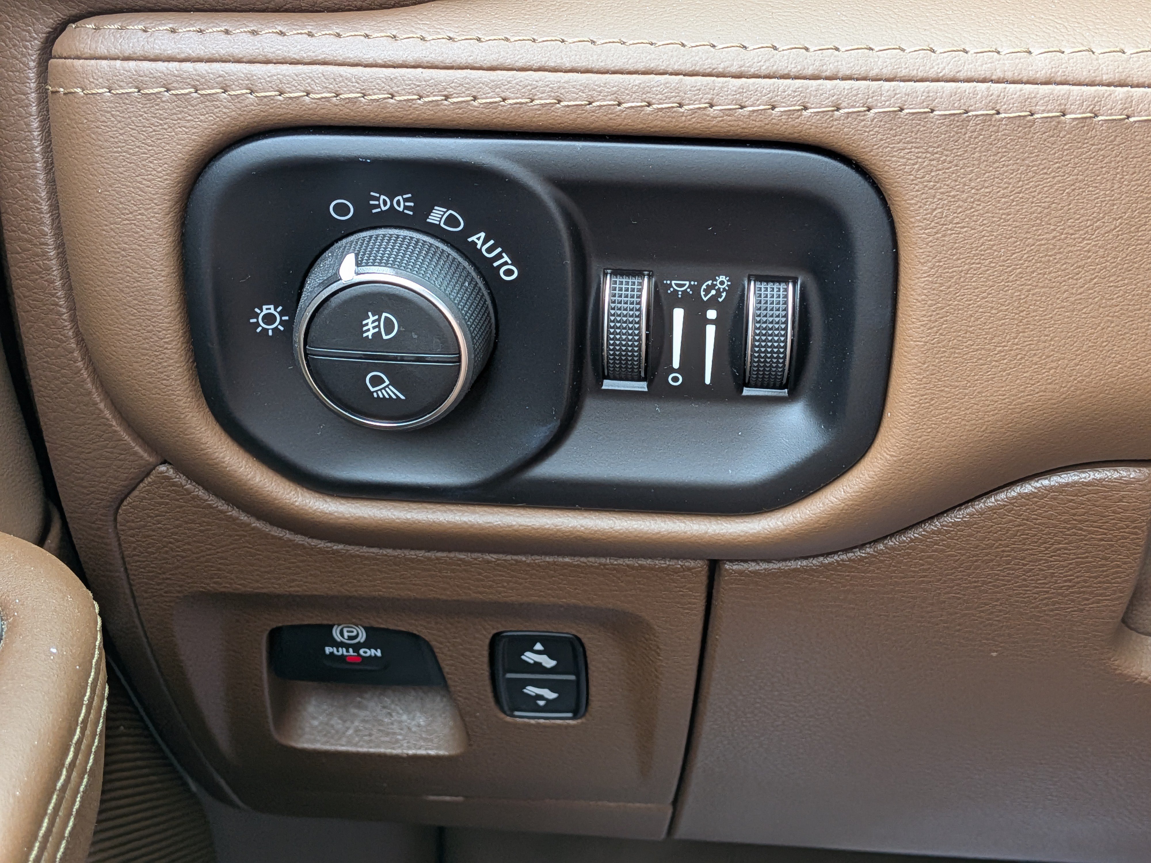 Used 2019 RAM 1500 Limited AWD/4WD image 21