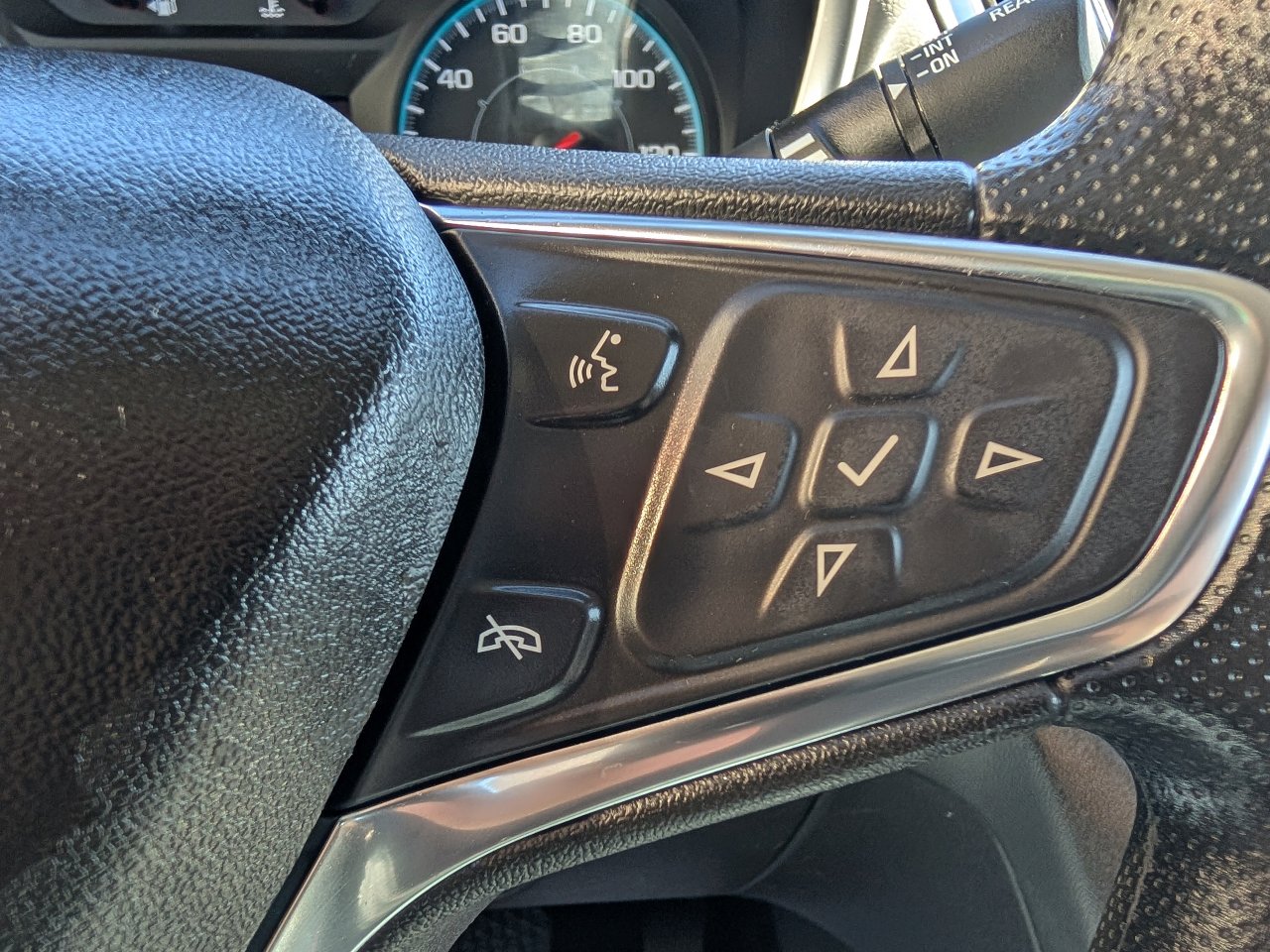 Used 2021 Chevrolet Equinox LS image 17
