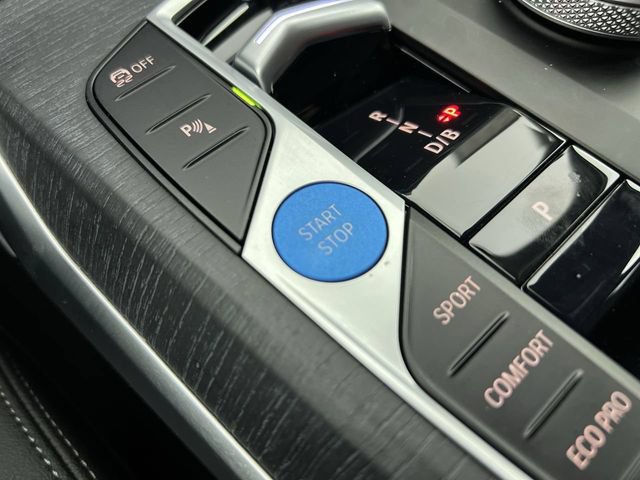 Used 2025 BMW i4 eDrive40 w/ Premium Package RWD image 17