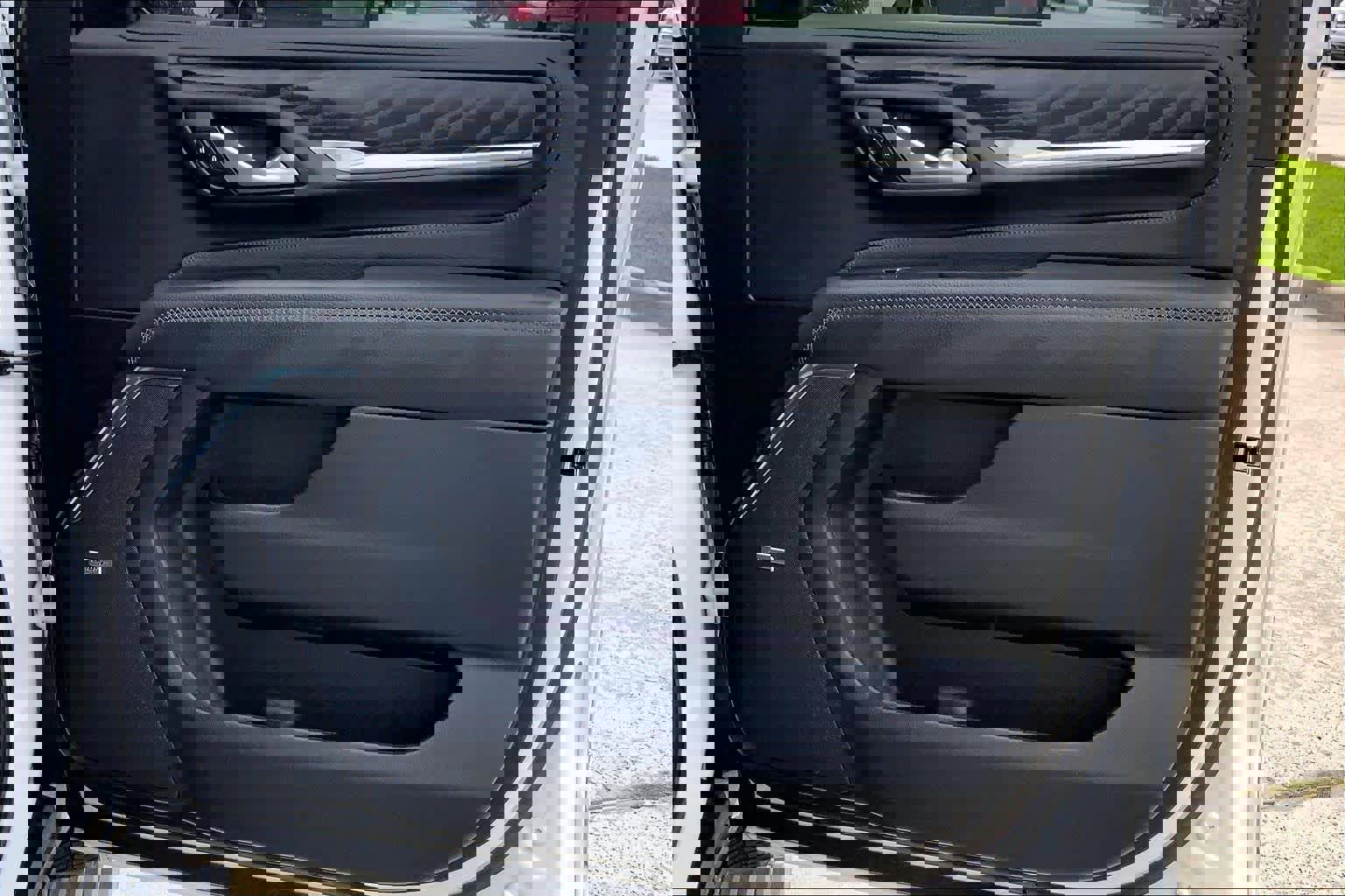 Used 2022 GMC Yukon Denali w/ Denali Premium Package image 23