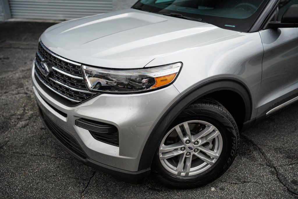 Used 2023 Ford Explorer XLT image 2