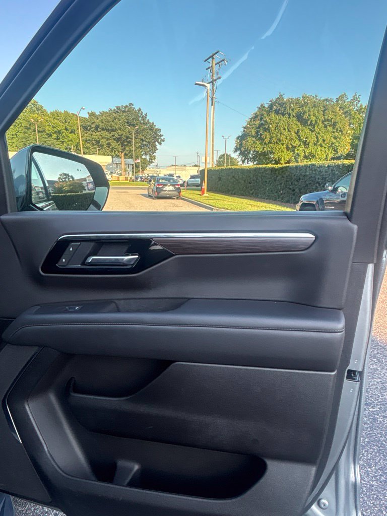 Used 2025 Chevrolet Tahoe LT AWD/4WD image 23
