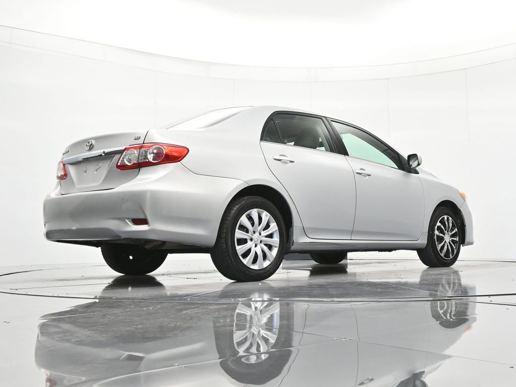 Used 2013 Toyota Corolla LE FWD image 38