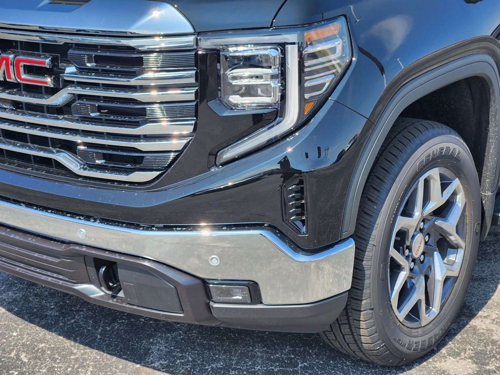 New 2026 GMC Sierra 1500 SLT w/ SLT Premium Plus Package image 10