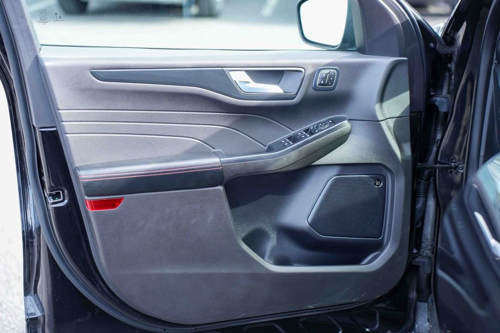 Certified 2023 Ford Escape ST-Line Select w/ Tech Pack #2 image 17