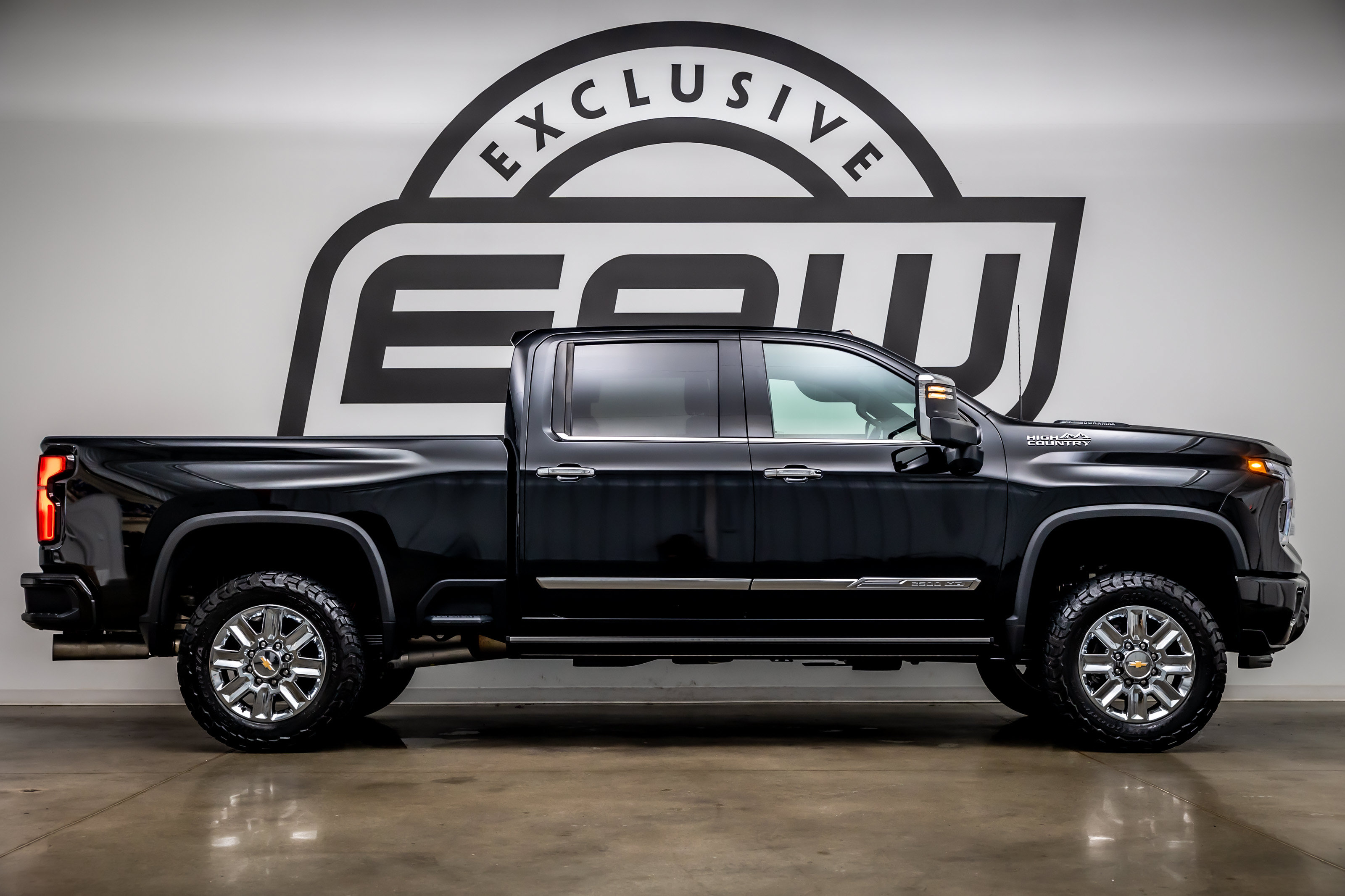 Used 2024 Chevrolet Silverado 2500 High Country w/ High Country Premium Package AWD/4WD image 9