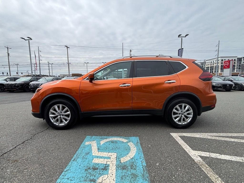 Used 2018 Nissan Rogue SV image 4