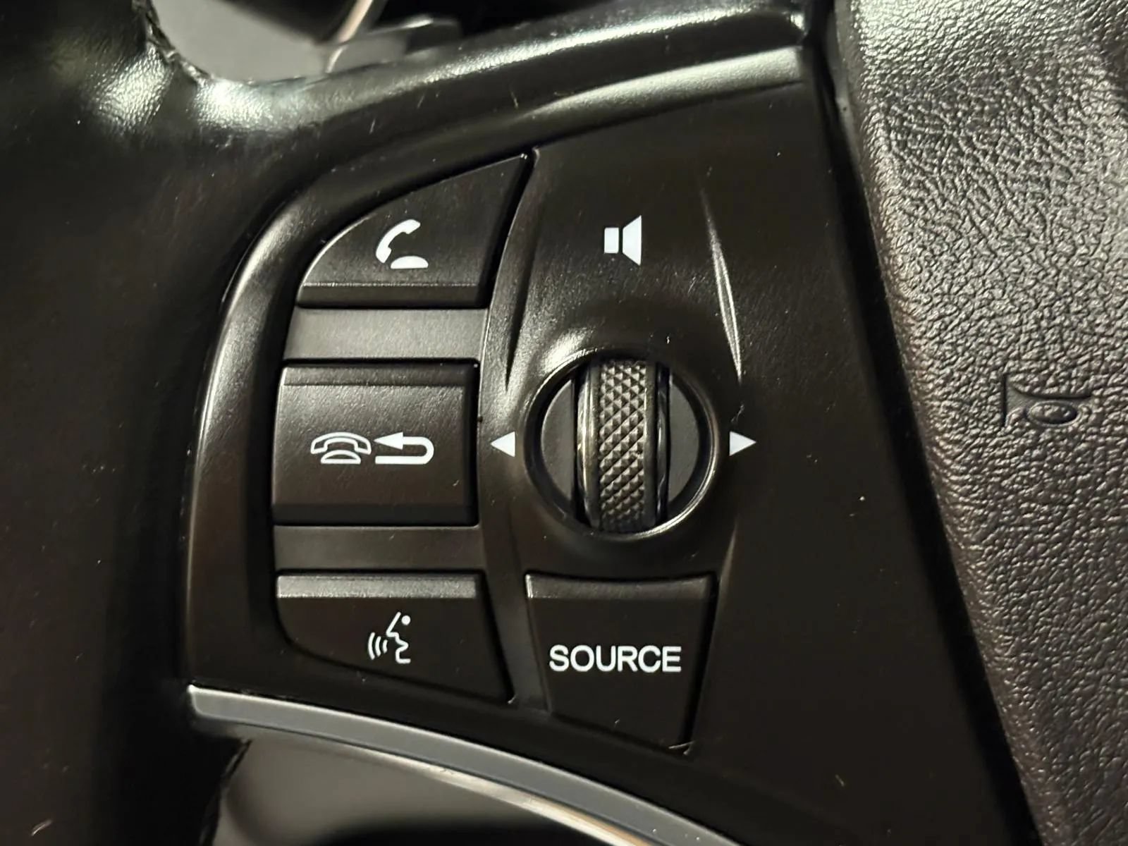 Used 2020 Acura MDX SH-AWD image 36