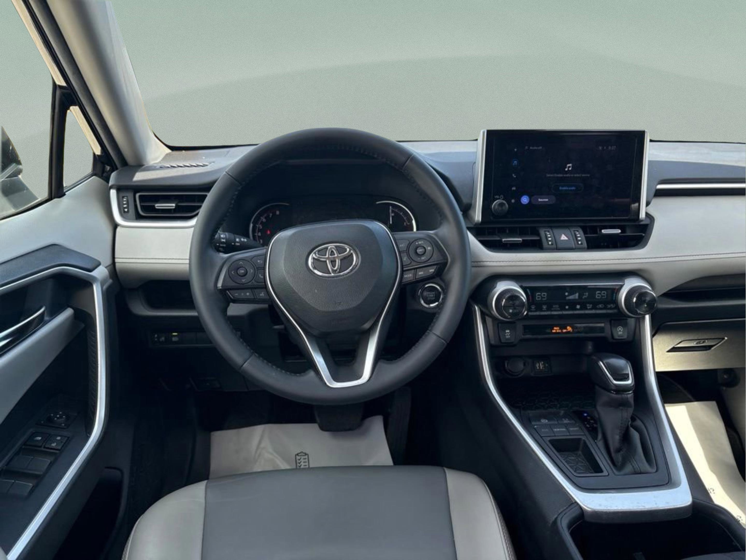 Used 2023 Toyota RAV4 XLE Premium FWD image 16