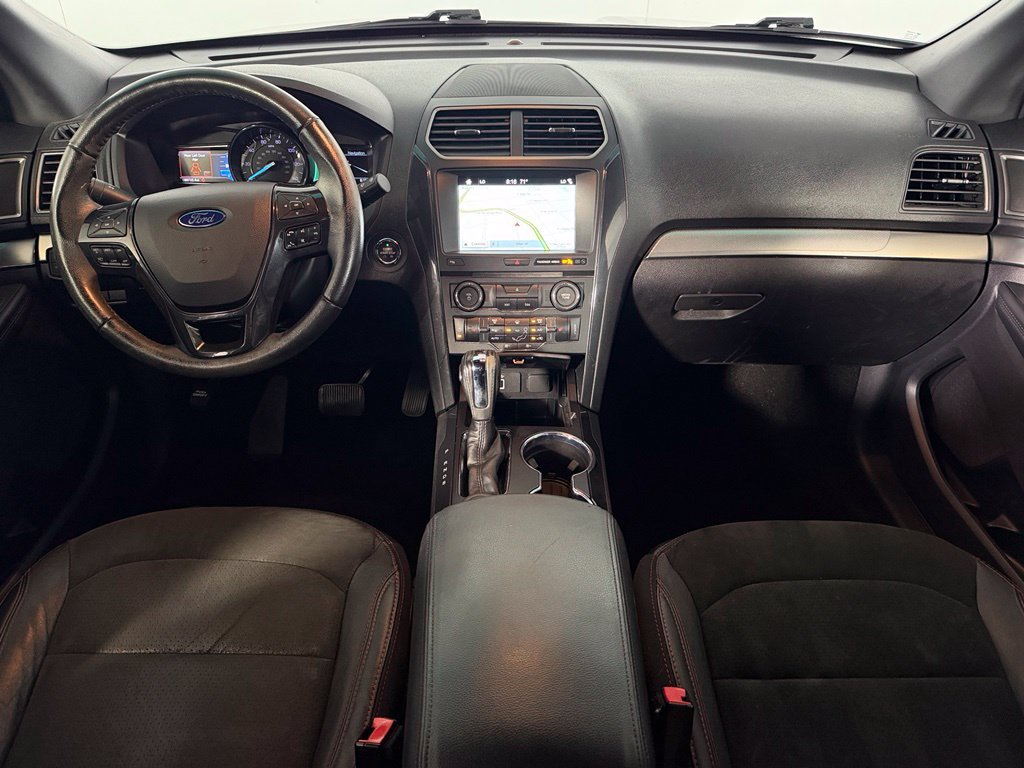 Used 2018 Ford Explorer XLT w/ Equipment Group 202A AWD/4WD image 11