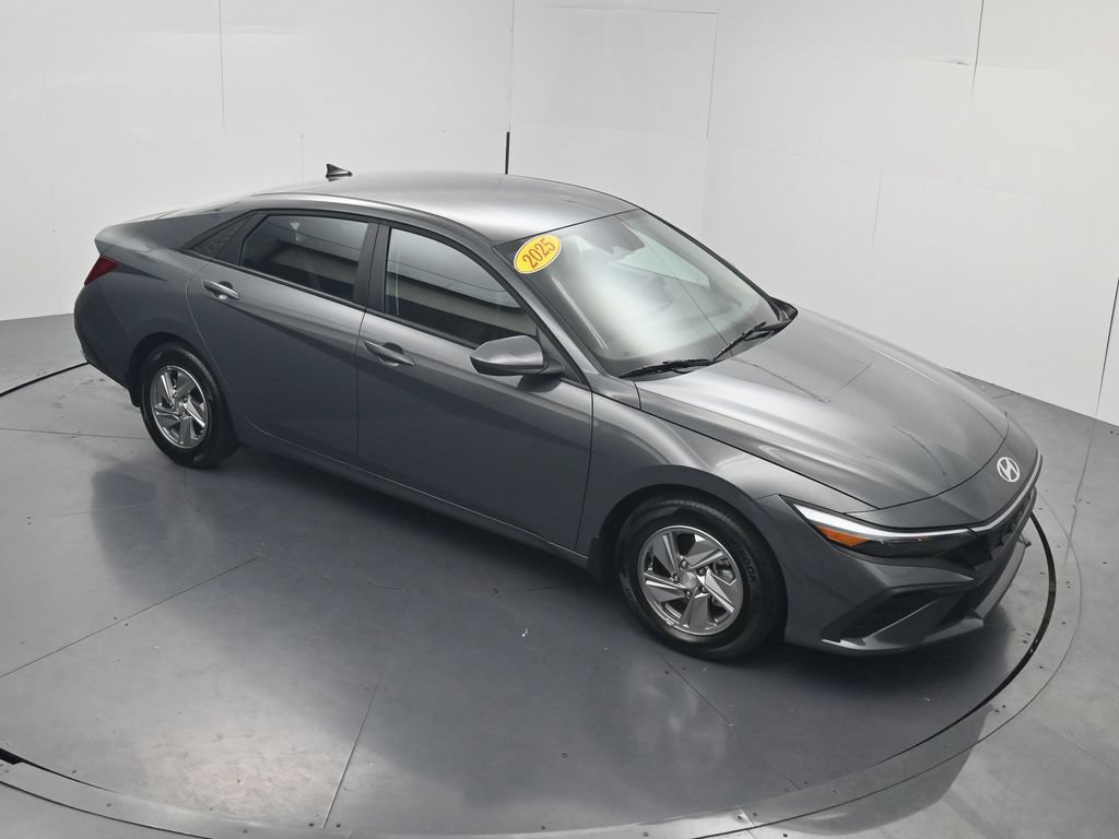 Used 2025 Hyundai Elantra SE FWD image 44